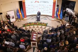 мицкоски Дојдени сме овде да го одбележиме денот на Македонската Револуционерна Борба, ден кој треба да не потсетува, но и освестува дека ние сме минливи, но нашето дело и идеја се тоа кое треба да го